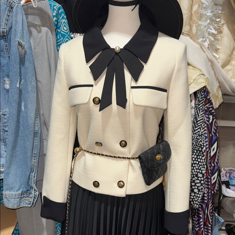 Elegant Black and cream white Blazer